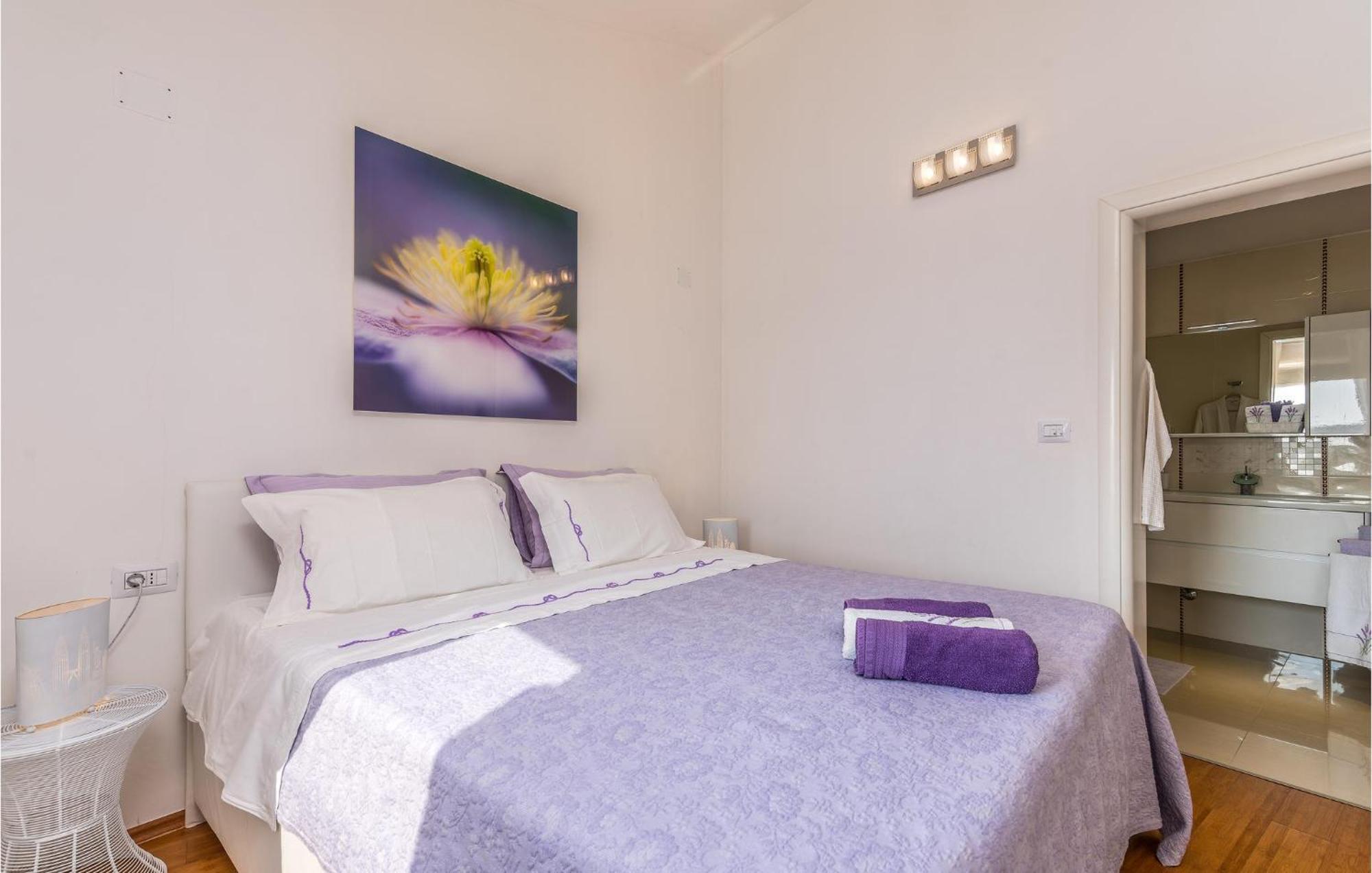 Beautiful Home In Martinscica With Wifi Екстериор снимка