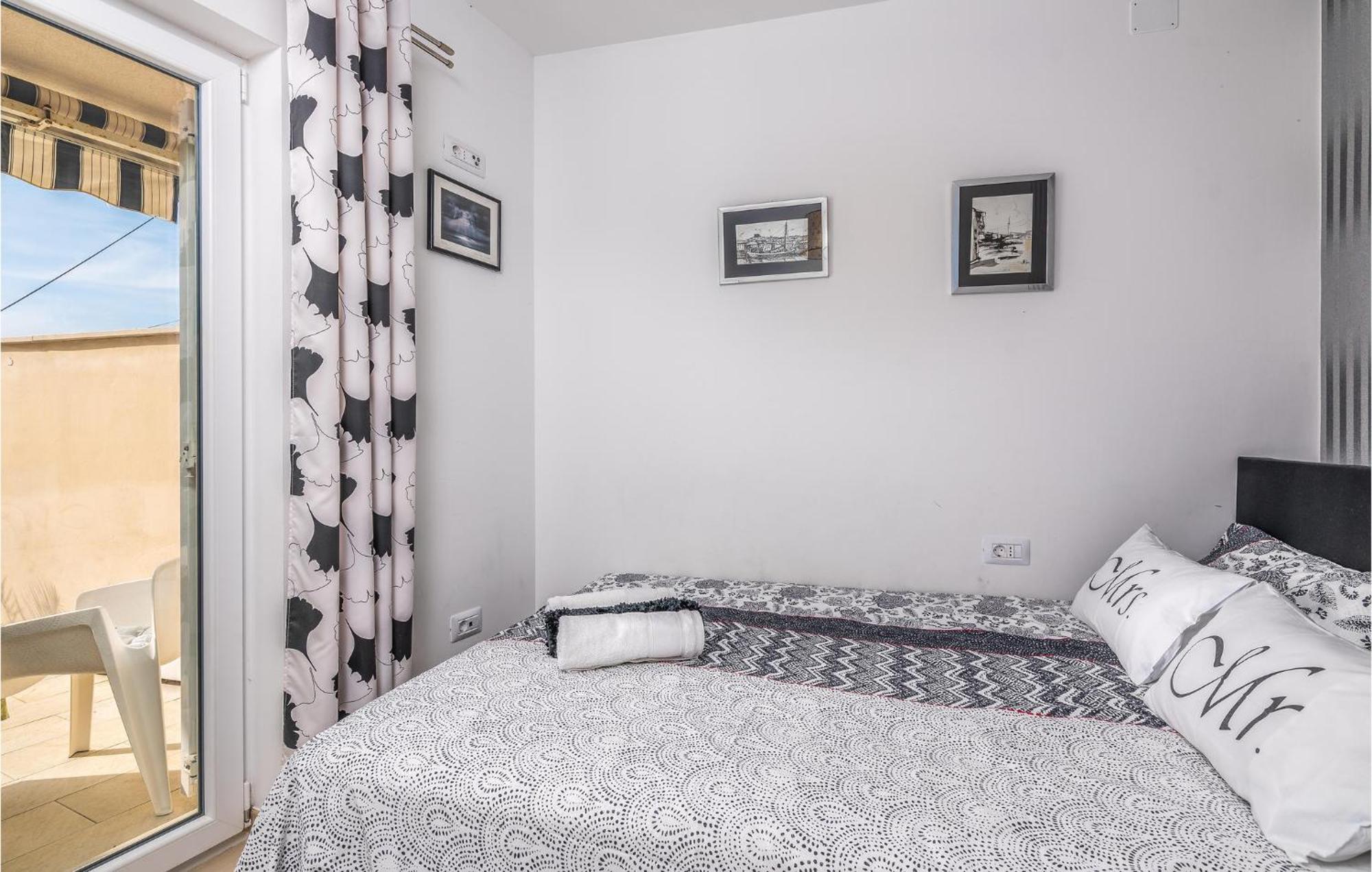 Beautiful Home In Martinscica With Wifi Екстериор снимка