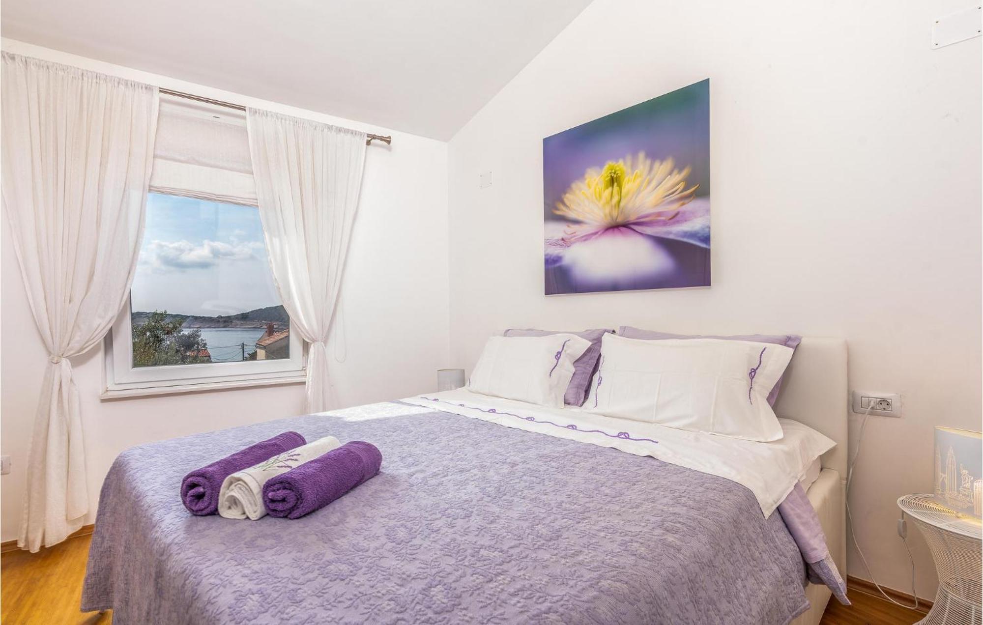 Beautiful Home In Martinscica With Wifi Екстериор снимка