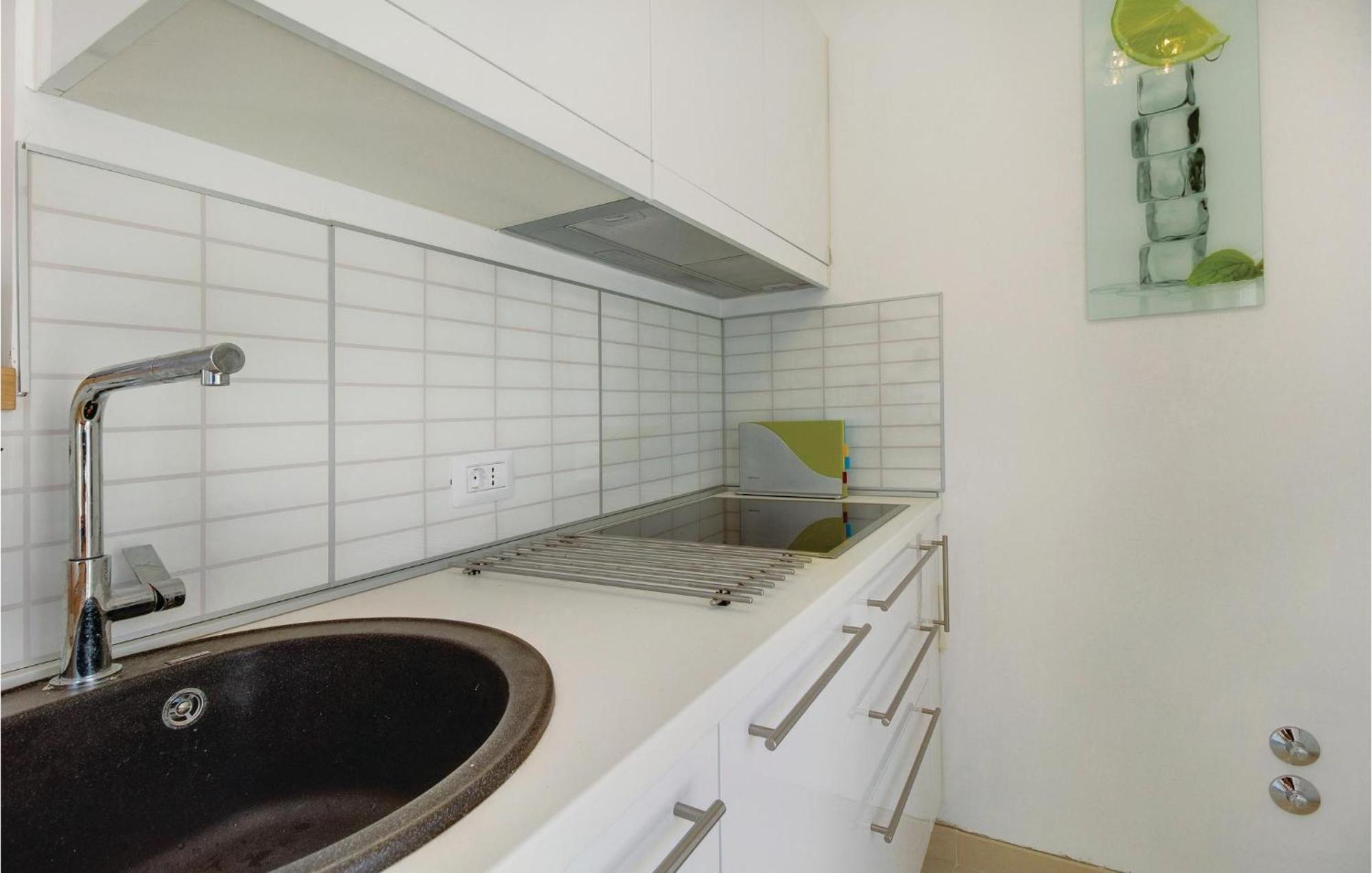 Beautiful Home In Martinscica With Wifi Екстериор снимка