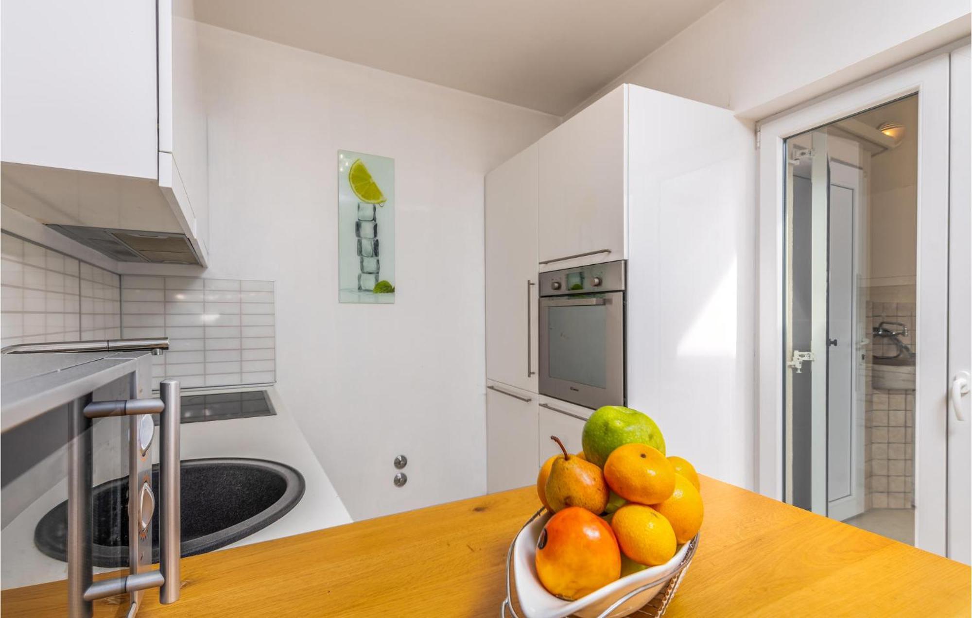Beautiful Home In Martinscica With Wifi Екстериор снимка