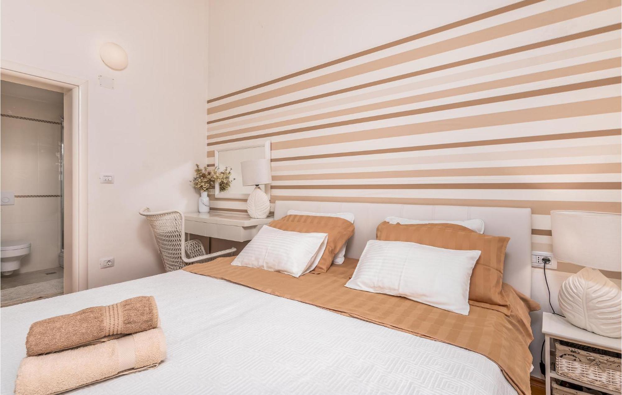 Beautiful Home In Martinscica With Wifi Екстериор снимка