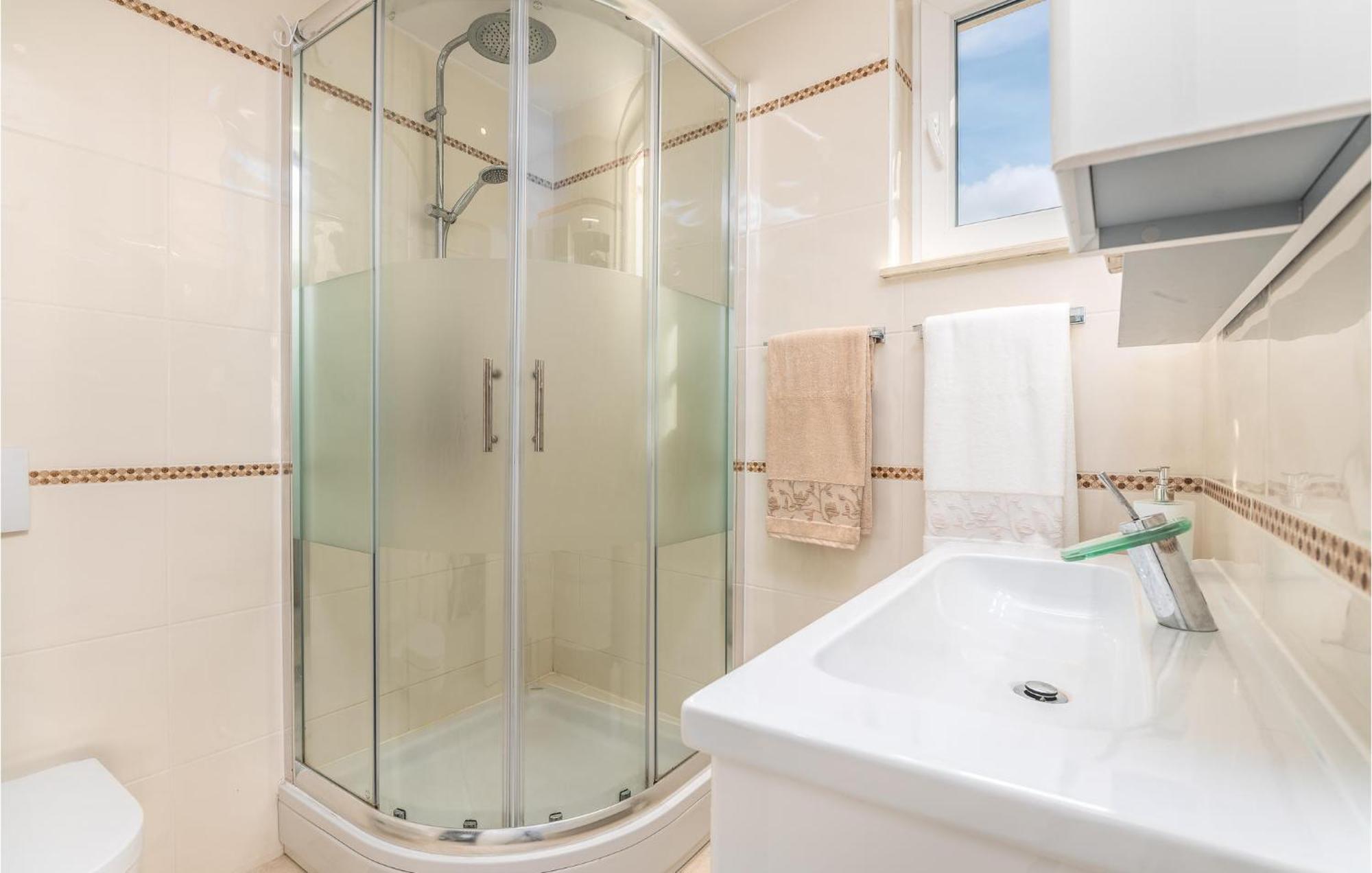 Beautiful Home In Martinscica With Wifi Екстериор снимка